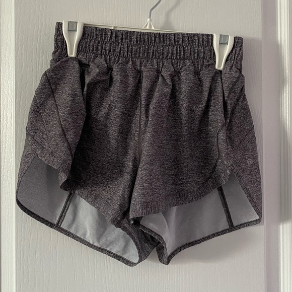 LULULEMON Hotty Hot Low-Rise Lined Short 4” size 4 gray - Picture 2 of 8